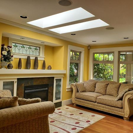 Elegant, Sunny Modern Home With Skylights - Kitsilano, וונקובר מראה חיצוני תמונה