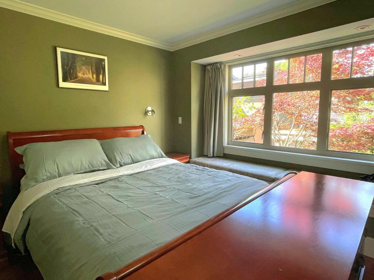 Elegant, Sunny Modern Home With Skylights - Kitsilano, וונקובר מראה חיצוני תמונה