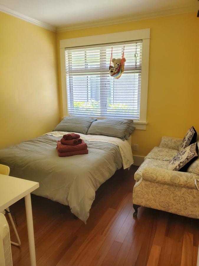 Elegant, Sunny Modern Home With Skylights - Kitsilano, וונקובר מראה חיצוני תמונה