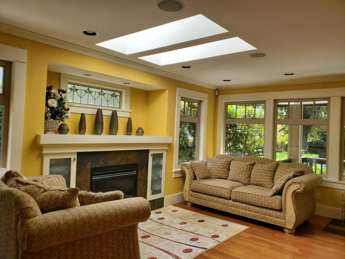 Elegant, Sunny Modern Home With Skylights - Kitsilano, וונקובר מראה חיצוני תמונה