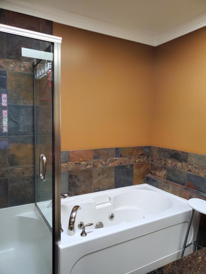 Elegant, Sunny Modern Home With Skylights - Kitsilano, וונקובר מראה חיצוני תמונה
