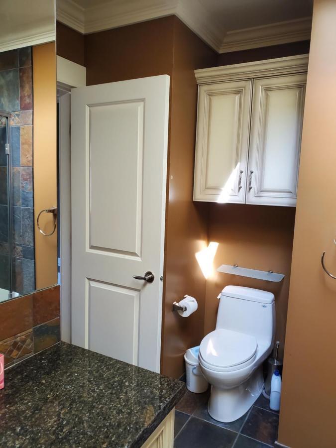 Elegant, Sunny Modern Home With Skylights - Kitsilano, וונקובר מראה חיצוני תמונה